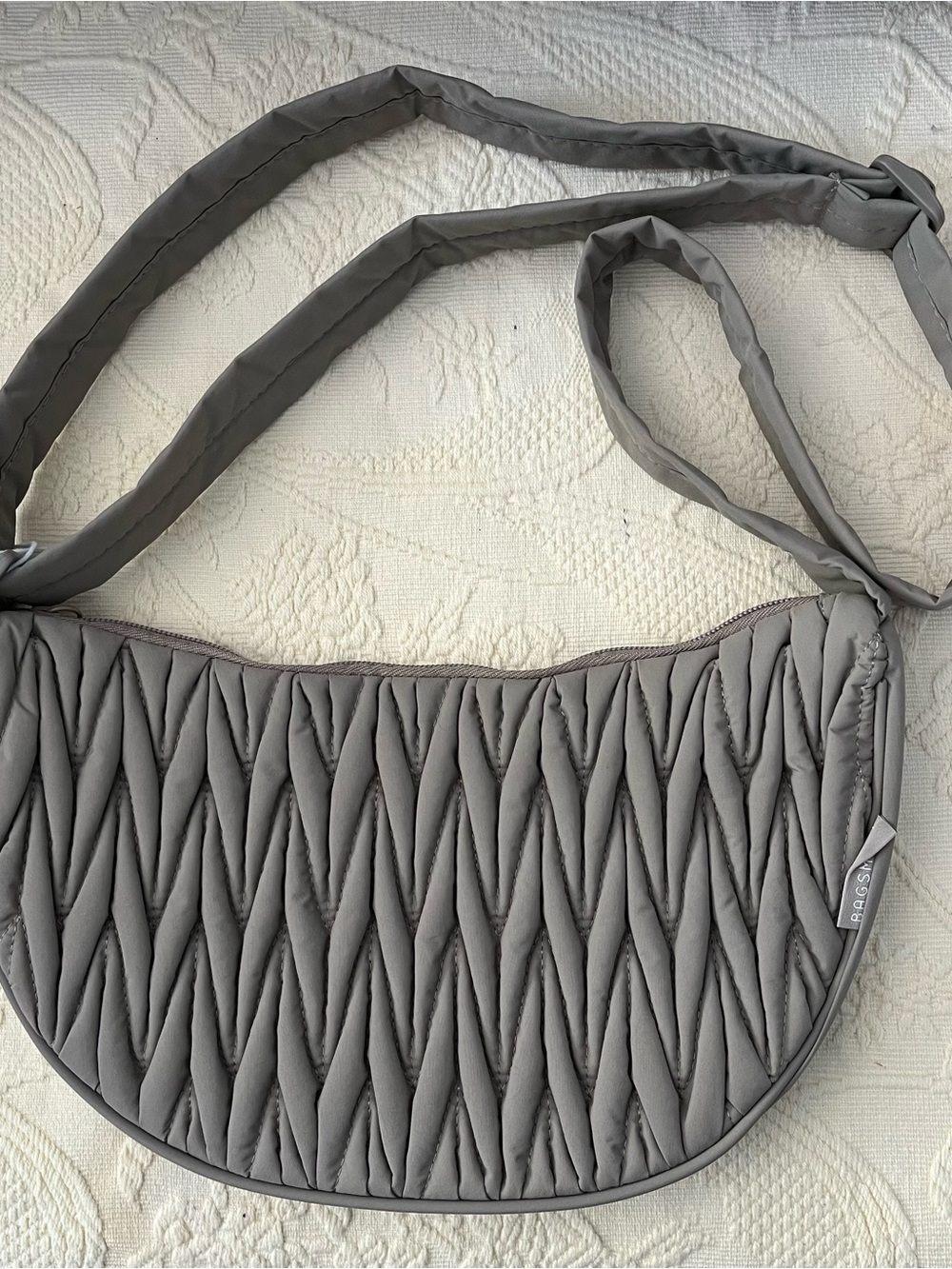 NEW BAGSMART Quilted Crossbody Bag taupe Travel Lightweight Adjustable Strap